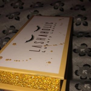 Lashaholic Luxury Lashes